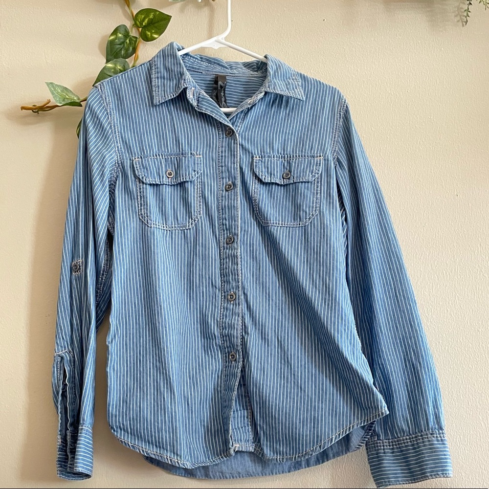 NWOT Seven7 button up chambray